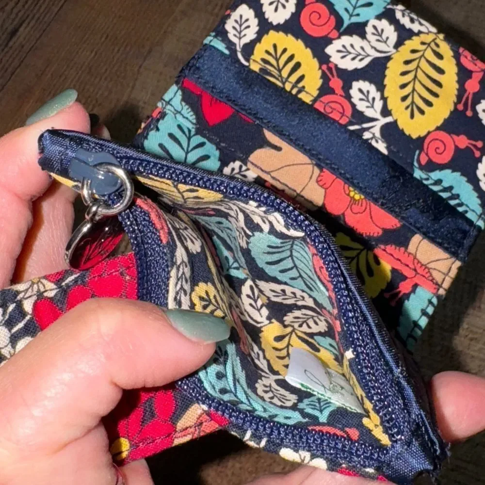Vera Bradley bifold wallet - Picture 6 of 9